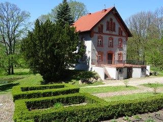 W niedzielę zajrzyjcie do Ożarowa, park dworski będzie otwarty